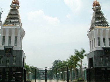 Gelora Bung Karno Monument